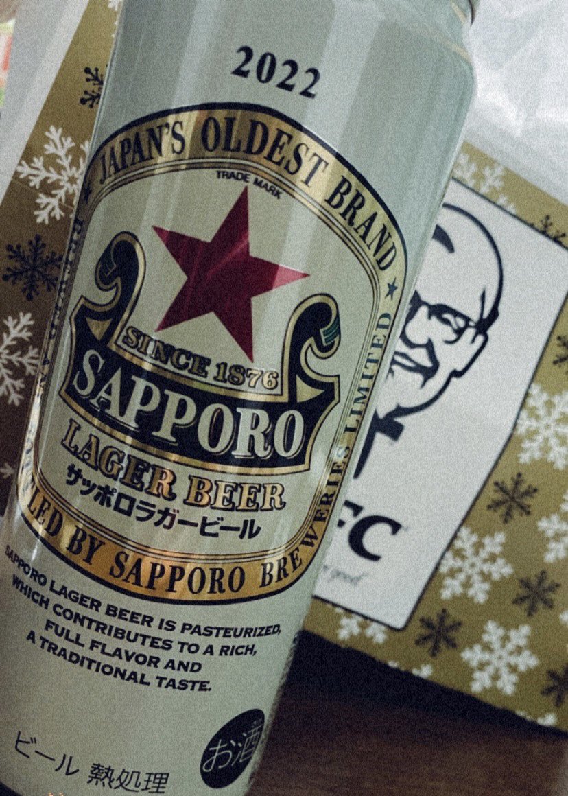 3santabi3's tweet photo. 今年も残すところあとわずかになりましたね。
街はイルミネーションが輝いておりますがキャピキャピと若くもないので少し前に撮った銀杏とフライングクリスマスを！

#散旅
#銀杏
#イチョウ
#KFC https://t.co/OLDTJdmogv