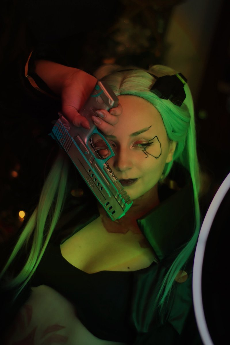 AriesSama's tweet photo. Сюда тоже вкину фото с примерки образа 💚
#rebeccaCyberpunk #cyberpunk https://t.co/9uV1kYxV8w