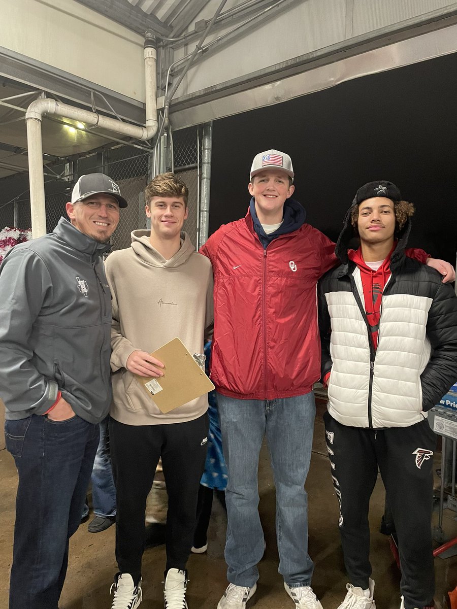 HuffmanHoops's tweet photo. The Huffman basketball boys participated in a “clothe a child” Christmas event where they volunteered to walk around with different families shopping for clothing to clothe less fortunate kids. Merry Christmas! @HoopsCoach10 @noah_silman @BlakeBurrow6 @FelderKurtis https://t.co/aXvlKI7N2P