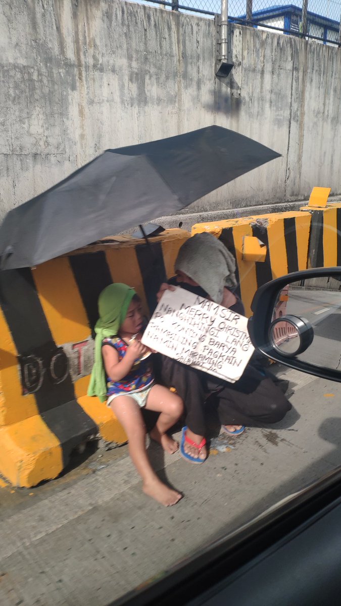nomerson's tweet photo. @MMDA Attention: lalo silang dumami @MMDA. 
@savestreetkids  baka gusto nyo aksyonan. This is clearly a traffic hazzard and endangerment of children https://t.co/N6Uqsr4KTn