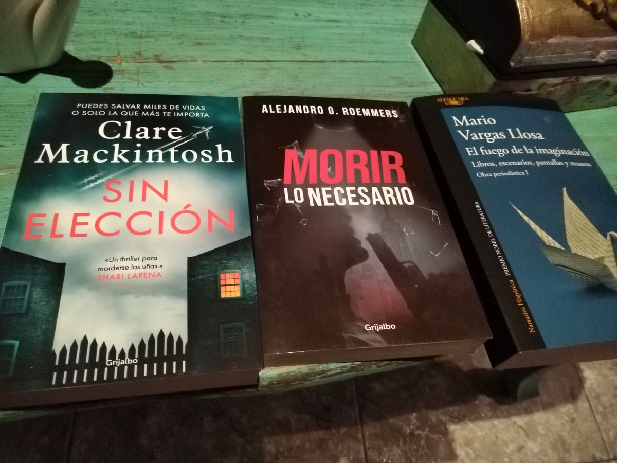 Y @megustaleermex me mandó tres libros. Yo me inclino por el thriller para leer. ¿Qué le gustaría a la comunidad de @julioastillero @adituzita ? 1. Sin elección 2. Morir lo necesario 3. El fuego de la imaginación ¿Cuál les gustaría para reseñarlo?