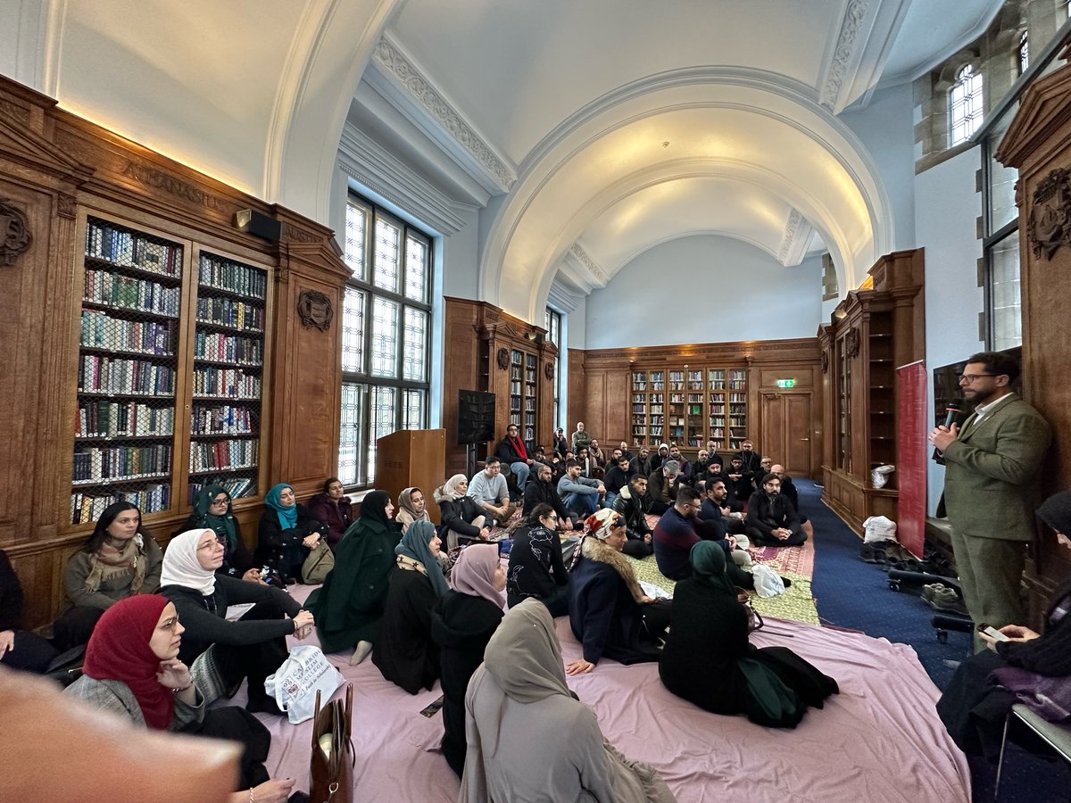 CMC_Cambridge's tweet photo. For our final day, we welcomed back Dr Sheibani who delivered an illuminating talk 'Does Islamic Law Change?'
In our last session, 'College Champions: Becoming Ambassadors', attendees brainstormed ways in which they can work collaboratively & continue to support us!
#SupportCMC https://t.co/XHanjPeqUH