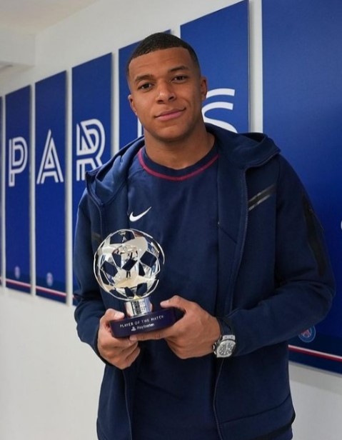 TrecisMiss's tweet photo. Bon anniversaire le GOAT 🐐❤️ #KylianMbappe https://t.co/ldrbL5pMpV