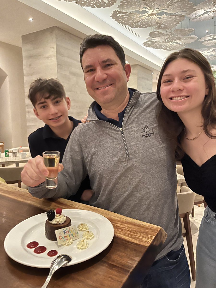 Greg Kahn tweet media