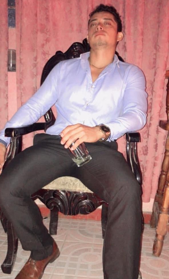 Quien se sienta en mis piernas? 🔥