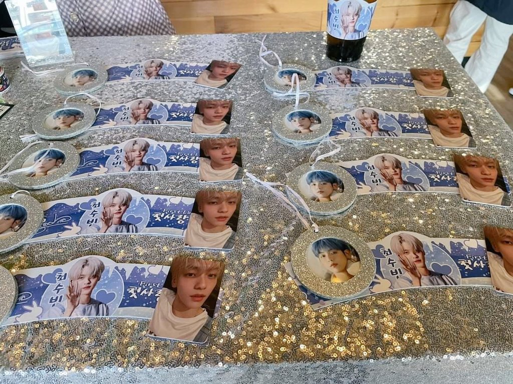 txt_boston's tweet photo. Thank you to everyone who came by our First Love Soobin Day event! Enjoy your cupsleeves and ornaments during this holly jolly season! ❄️ See you next time, MOA 🫶🤍 https://t.co/PVDJcBCAJ5