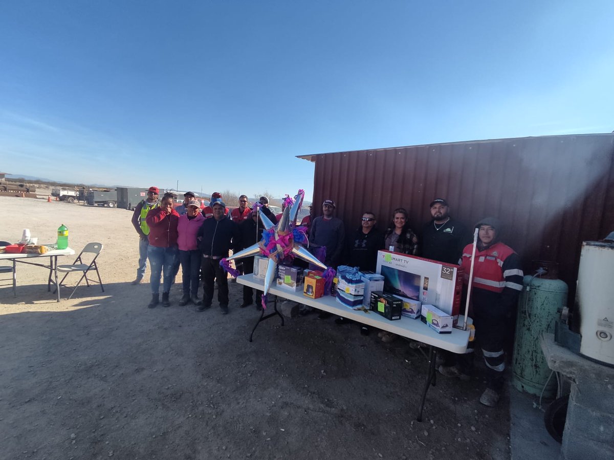 EcodrillMining's tweet photo. Festejamos con nuestros colaboradores la posada navideña en los distintos proyectos que operamos. ¡Felicidades a todos! #ESR #ECODRILL
https://t.co/I357FHjJFB https://t.co/a7YiyUcpve