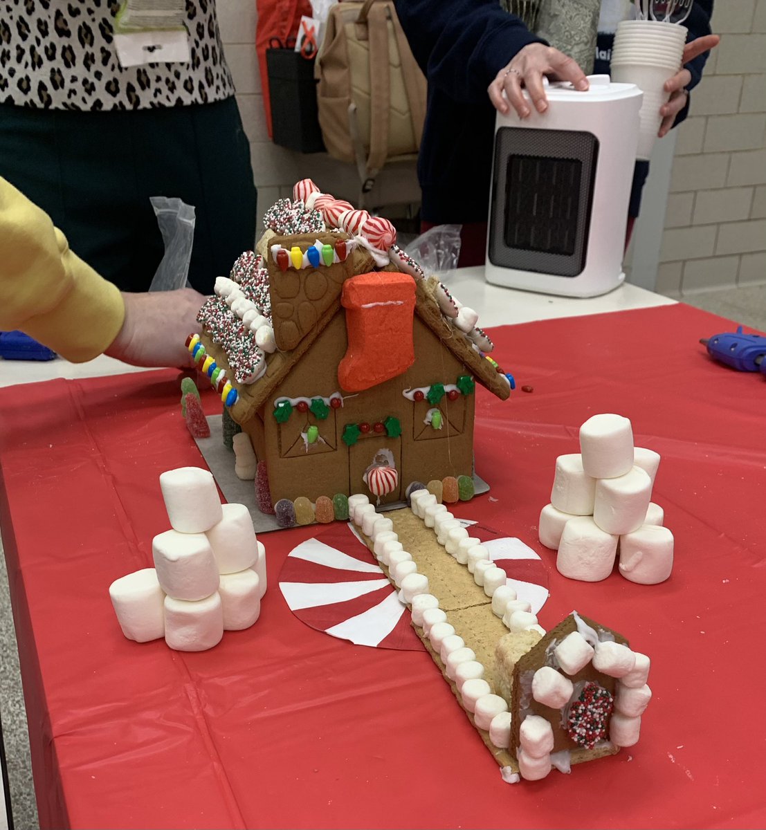 Mrs. Claggett tweet media