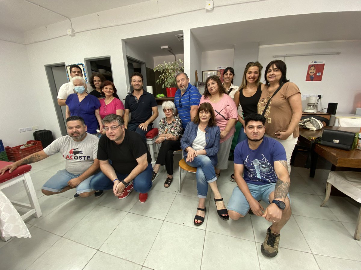 ateneorecoleta's tweet photo. #ElviraRawson @ateneorecoleta junto a @hernan_najenson y @LauraAce63 cerrando una jornada de charla y debate junto a militantes 🇵🇱y vecinos. @radicalesxarg @UCRCapital Gracias por la excelente jornada 🇵🇱🇵🇱 https://t.co/9YsQPNKgeb