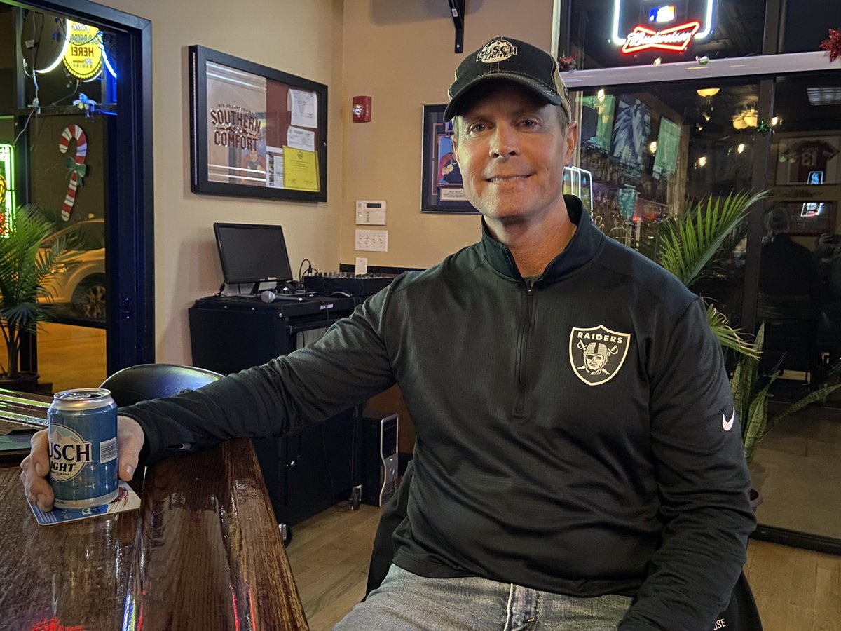 Grabbed a beer with Rep. <a href="/RodneyDavis/">Hon. Rodney Davis</a> tonight. We talked about his decade in Congress, what’s next for him and — of course — his love of Busch Light. Watch for the story to drop later this week. #twill