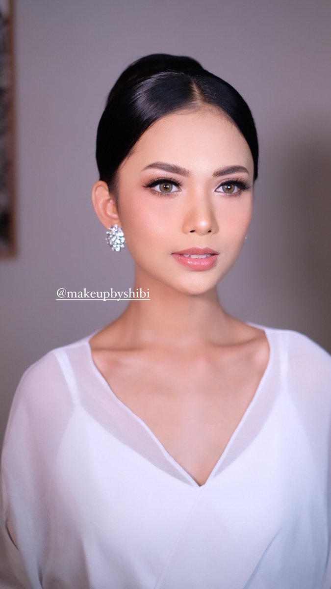 fadhilans's tweet photo. Halo semuanya, aku mau share portofolio aku disini! buat yg mau di makeup untuk semua occasion boleh bangett kontak aku ya! aku domisili Bandung tapi bisa jg makeup di daerah Jabodetabek✨ https://t.co/bUe0Tj2WNK