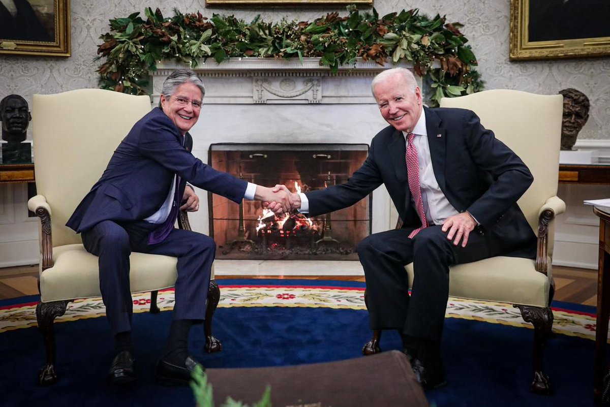 abcorderoc's tweet photo. Productivo encuentro entre el Presidente @LassoGuillermo y el Presidente @POTUS para reforzar apoyo político y la alianza entre Estados Unidos 🇺🇸 y Ecuador 🇪🇨 en momentos de convulsión y amenazas a la democracia en la región 👀 https://t.co/uPjDGP7azr