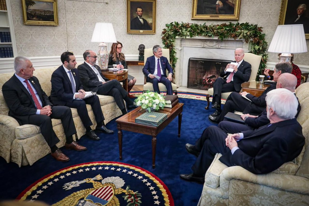 abcorderoc's tweet photo. Productivo encuentro entre el Presidente @LassoGuillermo y el Presidente @POTUS para reforzar apoyo político y la alianza entre Estados Unidos 🇺🇸 y Ecuador 🇪🇨 en momentos de convulsión y amenazas a la democracia en la región 👀 https://t.co/uPjDGP7azr
