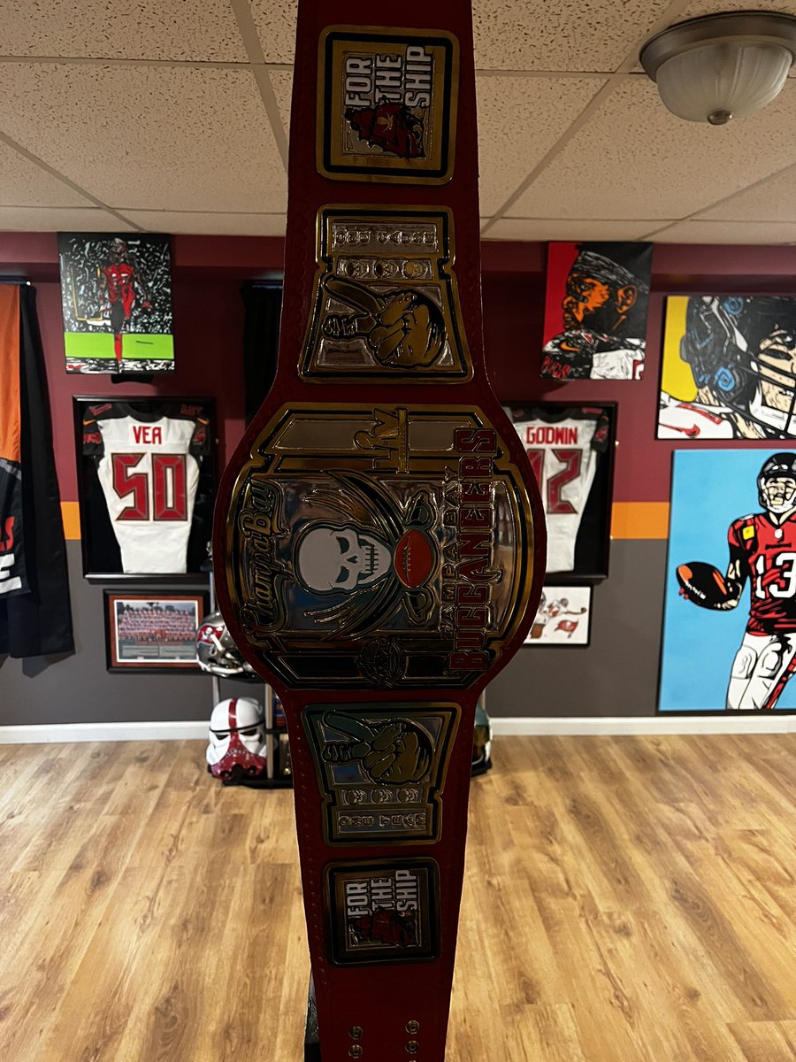 BucsBy30's tweet photo. @Buccaneers @budlight @DevinWhite__40 #BudLightPresent #sweepstakes I need the game worn jersey! I have the perfect spot for it! No better spot for an @DevinWhite__40 gamer than the #PsychWard even @jasonrlicht agrees! https://t.co/GRUK6Sfh7x