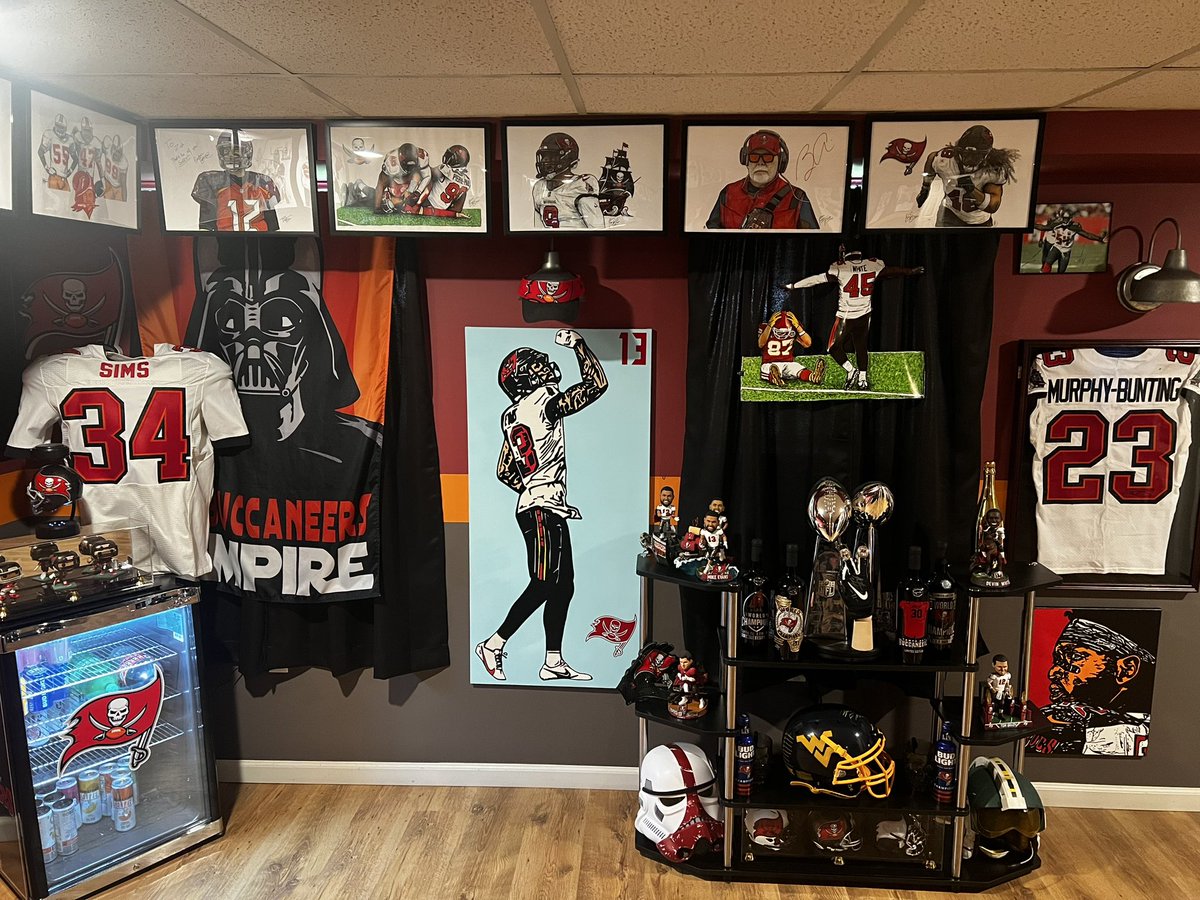 BucsBy30's tweet photo. @Buccaneers @budlight @DevinWhite__40 #BudLightPresent #sweepstakes I need the game worn jersey! I have the perfect spot for it! No better spot for an @DevinWhite__40 gamer than the #PsychWard even @jasonrlicht agrees! https://t.co/GRUK6Sfh7x