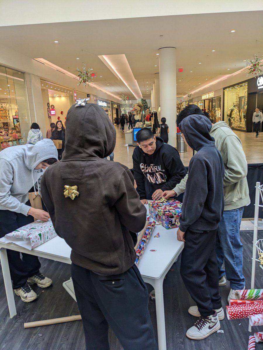 Gift wrapping 🦅!