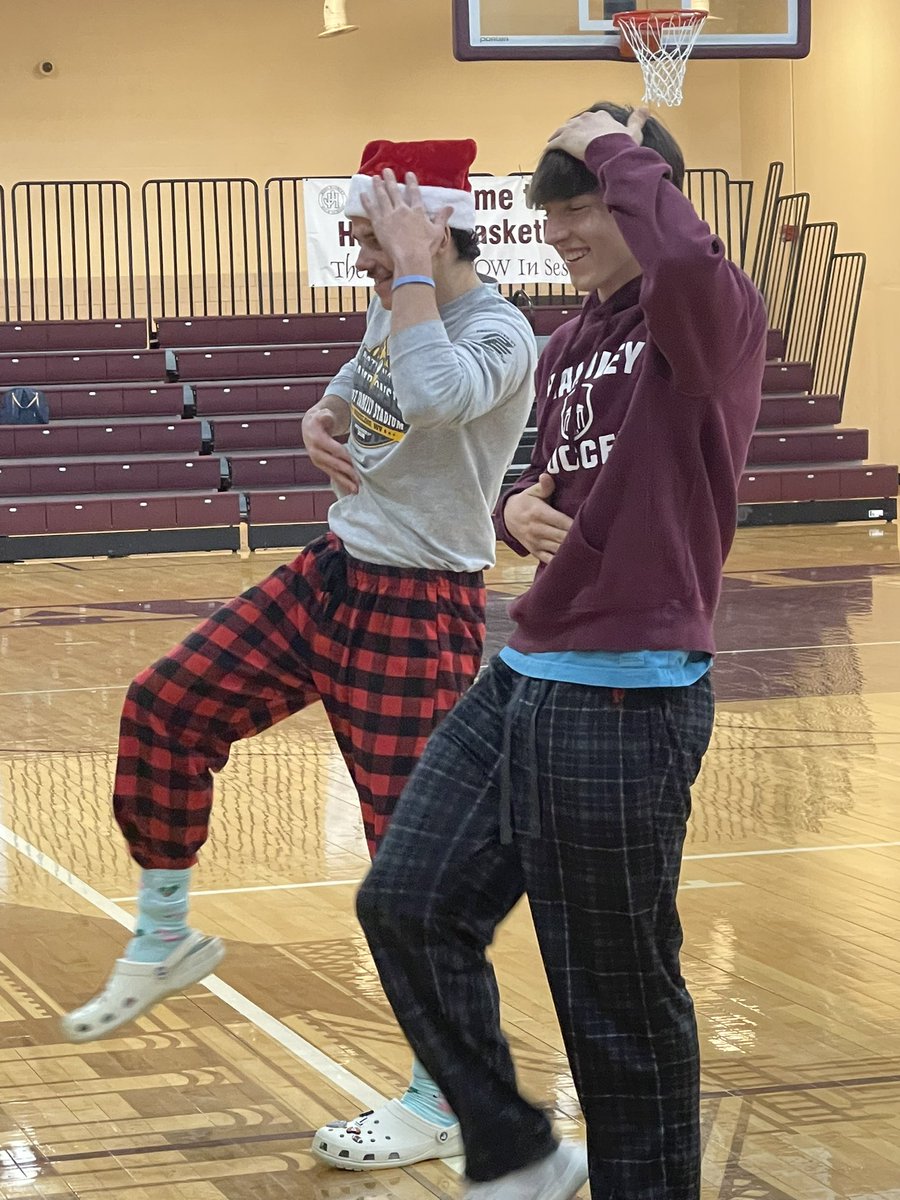 CoachLCole's tweet photo. Great first day of Winter Minute to Win in the gym today! Who will be the Winter Olympic Champ on Wed? @jhhsap9 @HandleyJudgesAP https://t.co/1MoihY5J0U