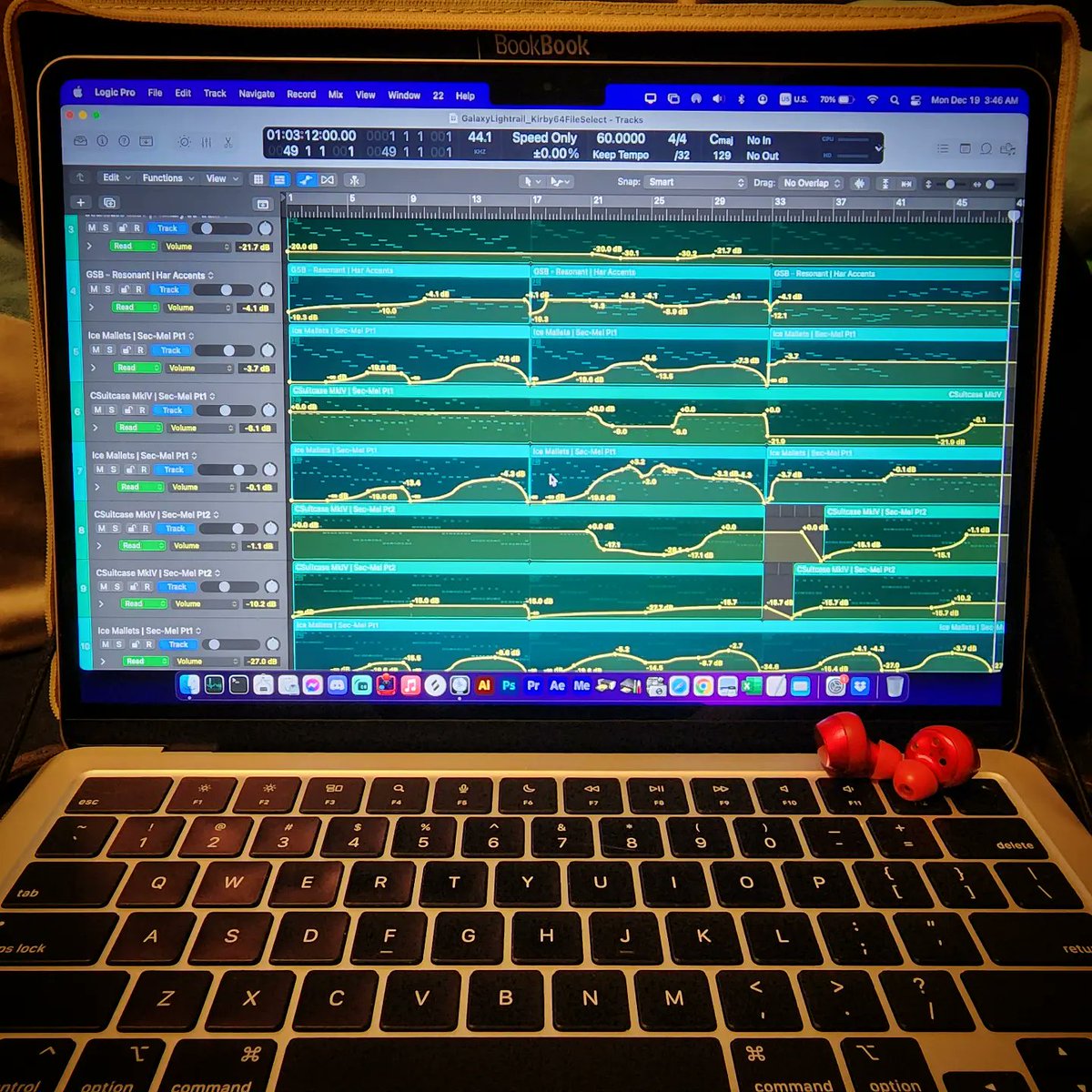 Meladrenaline's tweet photo. When my songs become 3 minutes or greater, it becomes difficult to decide where to start my replays while working. Revisions become unnoticeably lengthy.

With currently 5 layers of Bass &amp; 5 layers of Electric Pianos, Galaxy Lightrail is coming out nicely, so far~<3 #Lofi #eLofi https://t.co/52YqwhFSwu