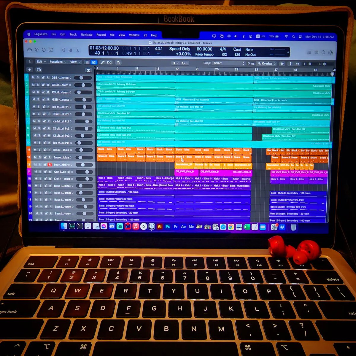 Meladrenaline's tweet photo. When my songs become 3 minutes or greater, it becomes difficult to decide where to start my replays while working. Revisions become unnoticeably lengthy.

With currently 5 layers of Bass &amp; 5 layers of Electric Pianos, Galaxy Lightrail is coming out nicely, so far~<3 #Lofi #eLofi https://t.co/52YqwhFSwu