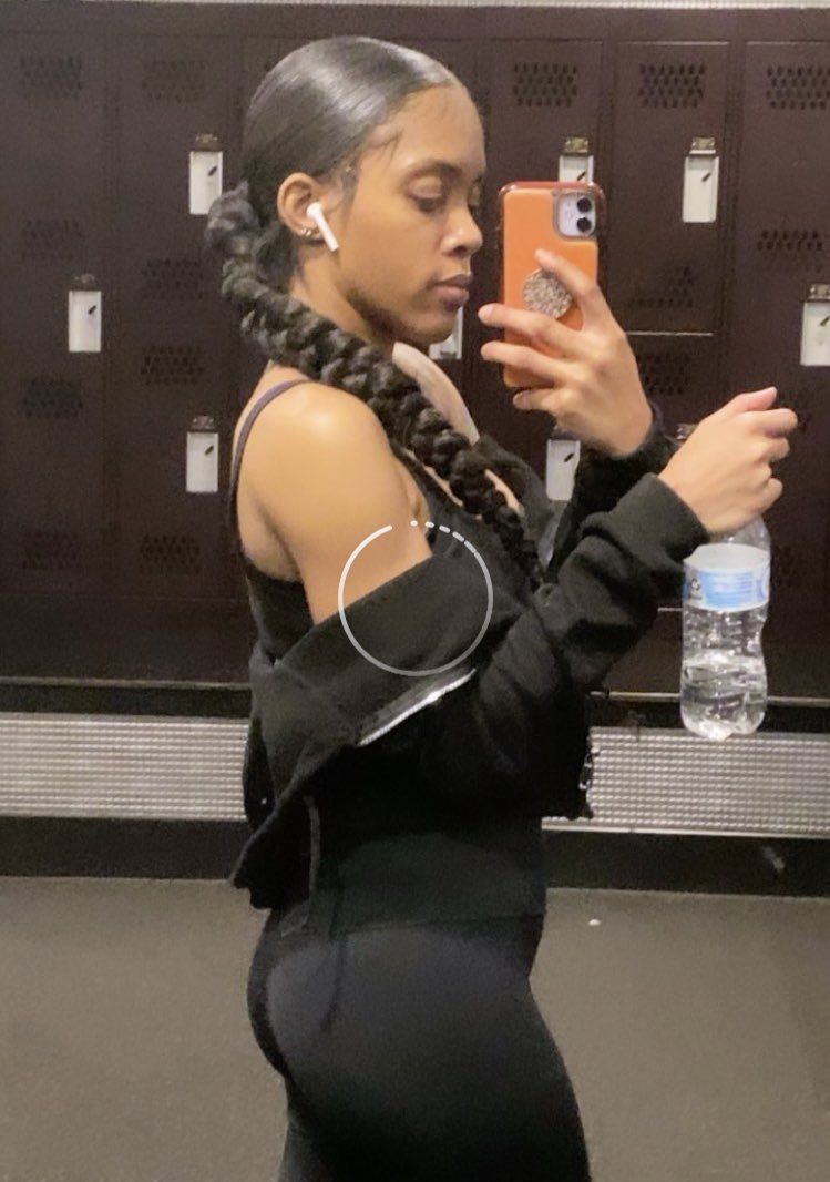 keepnupwithsid's tweet photo. Iβm the type to start going to the gym then stop ππ you gotta bare with me on this one . #lockerroompic #mirrorpic https://t.co/kuSuqxuCNB
