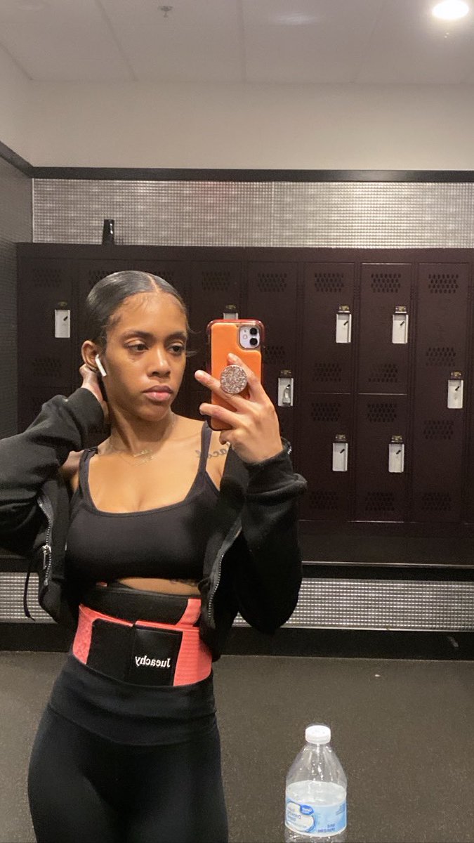 keepnupwithsid's tweet photo. Iβm the type to start going to the gym then stop ππ you gotta bare with me on this one . #lockerroompic #mirrorpic https://t.co/kuSuqxuCNB