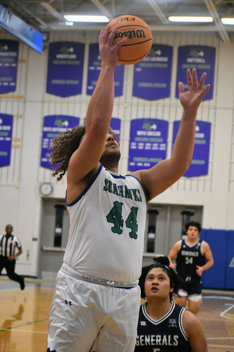 SLakes Varisty Basketball heads into halftime with a solid, 26-20 lead against W&amp;L.
<a href="/SeahawkSports/">South Lakes Athletics & Activities</a> 
<a href="/SeahawkBoosters/">South Lakes Boosters Club, Inc.</a> 
<a href="/SLSeahawksBball/">South Lakes Boys Basketball</a>