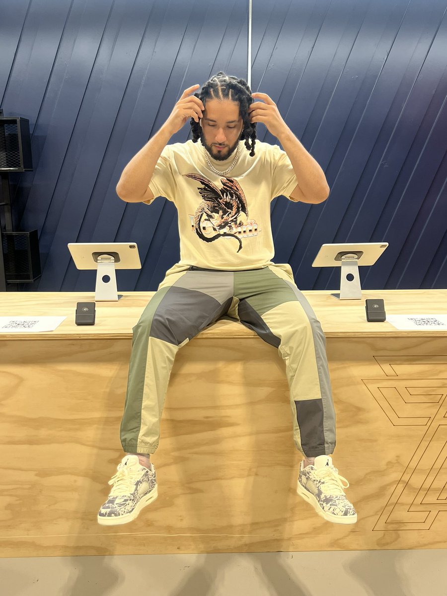 SuaveFr3ak's tweet photo. Standing on my business🆙📌 https://t.co/toXNNhmErk