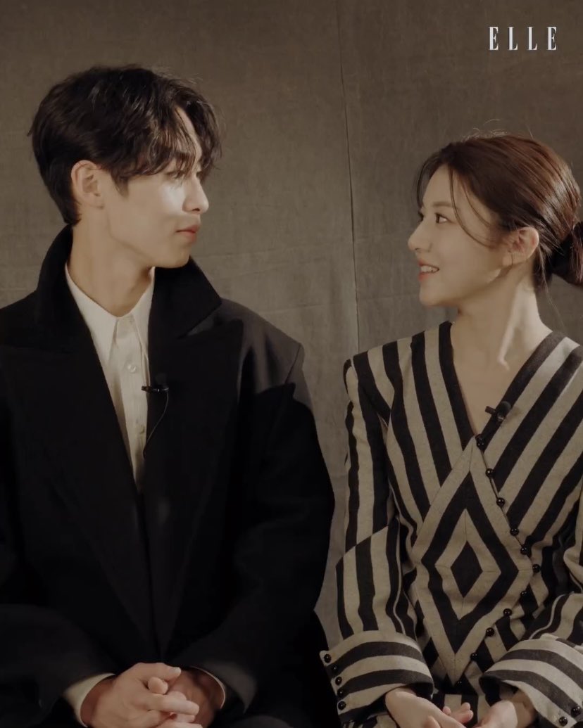 Agreeing with what Go Younjung said, Lee Jaewook added: We really built a bond. There were even times when I’d get jealous. I have a desire that the scenes [she took] with me look the prettiest...