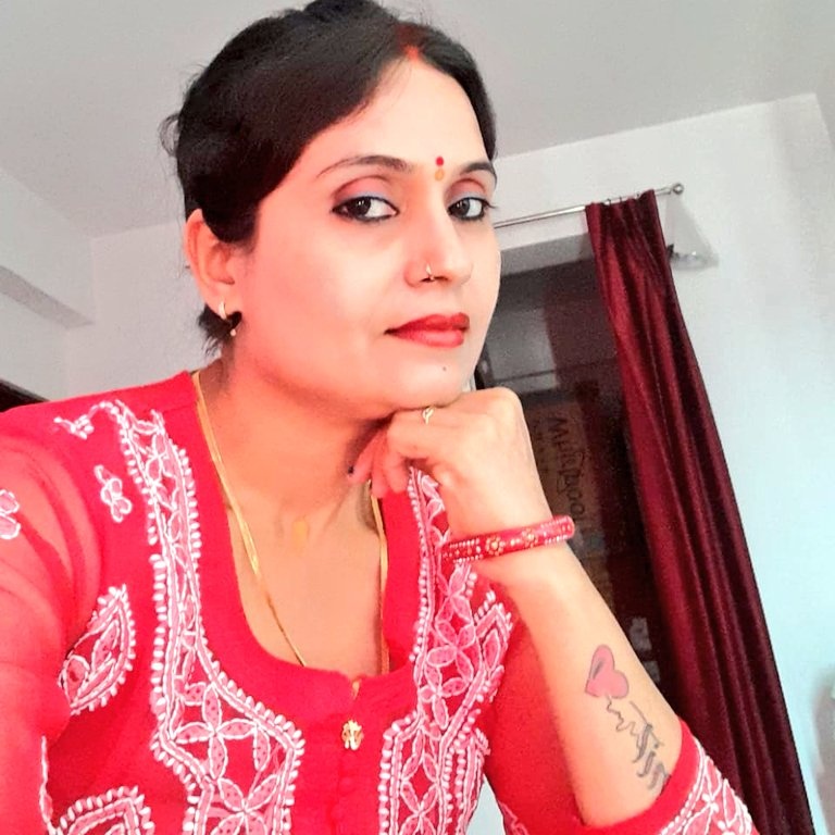 I_am_Shikhaa's tweet photo. *"वक़्त" और "अध्यापक" दोनों हमें सिखाते हैं। पर दोनों में फर्क सिर्फ इतना है कि...*
*"अध्यापक" सिखा कर "परीक्षा" लेते हैं और "वक़्त" परीक्षा ले कर "सिखाता" है।*
🙏 || *सुप्रभात* || 🙏
🙏☕राधे राधे 🙏☕
#TwitterRed https://t.co/F8Rj2rIyTn