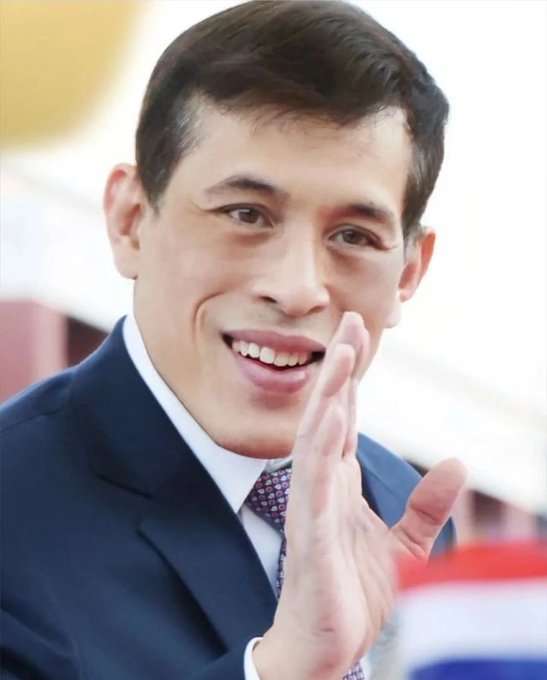 HupzdNM9qWxEwUq's tweet photo. ขอพระองค์ ทรงพระเจริญ นิรันดร์เป็นมิ่งขวัญ อันยิ่งใหญ่ ไทยทั้งมวล https://t.co/f8VRDUENmv