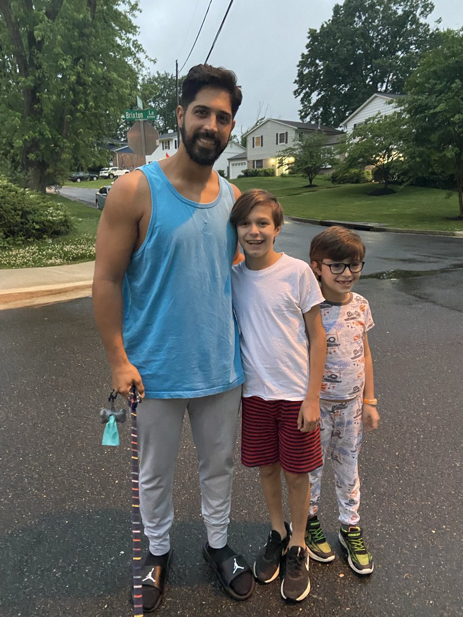 Marc_keting's tweet photo. @BaseballBrit @GioGonzalez47 He couldn’t have been any nicer - still waves and honks at my boys when he sees them. https://t.co/AJXMupyqEy