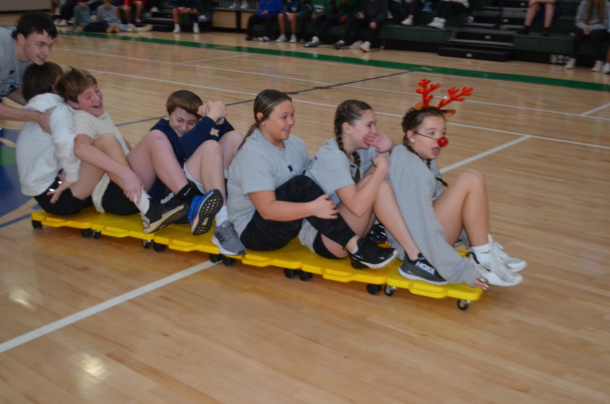 stacyrich47's tweet photo. Great way to end the quarter @CreeklandMS #wintergames https://t.co/UnD0YojuVX