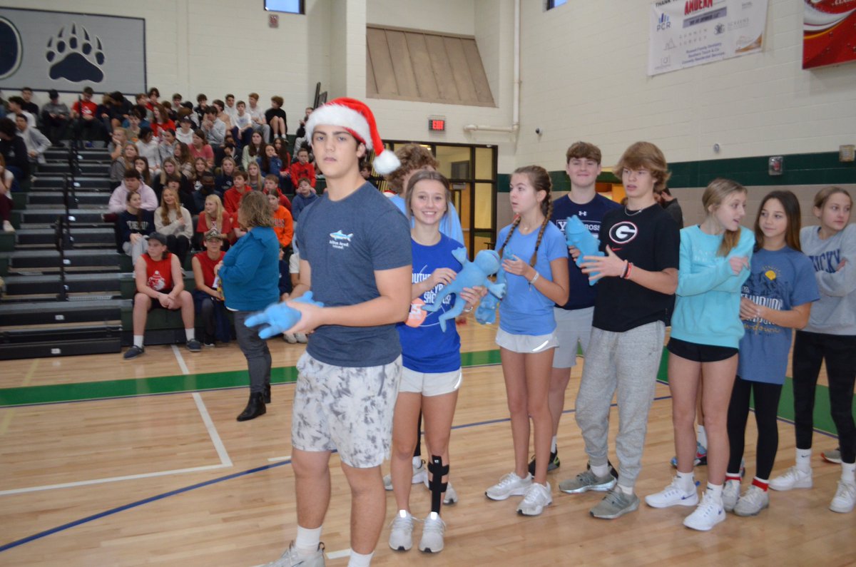 stacyrich47's tweet photo. Great way to end the quarter @CreeklandMS #wintergames https://t.co/UnD0YojuVX