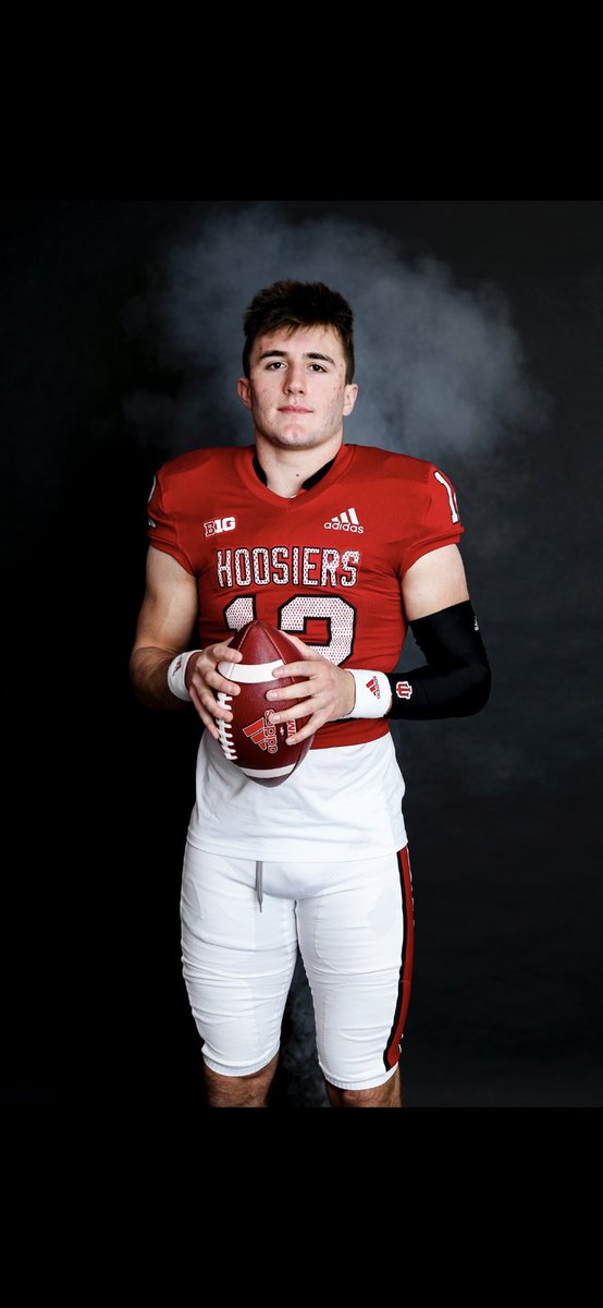 Broc_Lowry9's tweet photo. I will be signing at 10:00 am at Canfield high school on Wednesday, December 21st!! @IndianaFootball @CoachAllenIU https://t.co/PTYDE02OnV