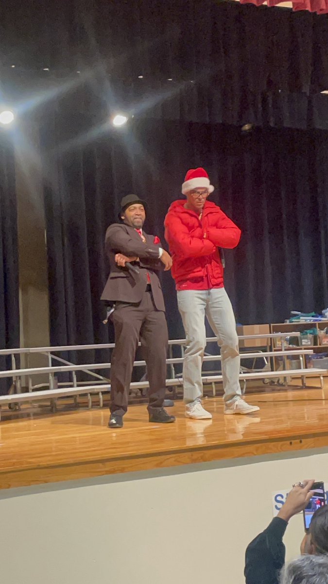 DriskSchool's tweet photo. @SolarSTEAMBoys we worked some kinks but we booked RUN DMC for our opening Christmas Holiday Show! How can you not love what our admin does for our Solar Boys! Jefe, y el subdirector! @ddthomas0878 @N_Bernardino @TransformDISD https://t.co/O6077XC9MY