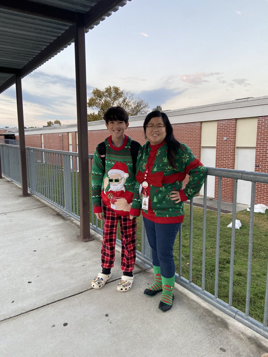 Let the holiday festivities begin!! 🎄