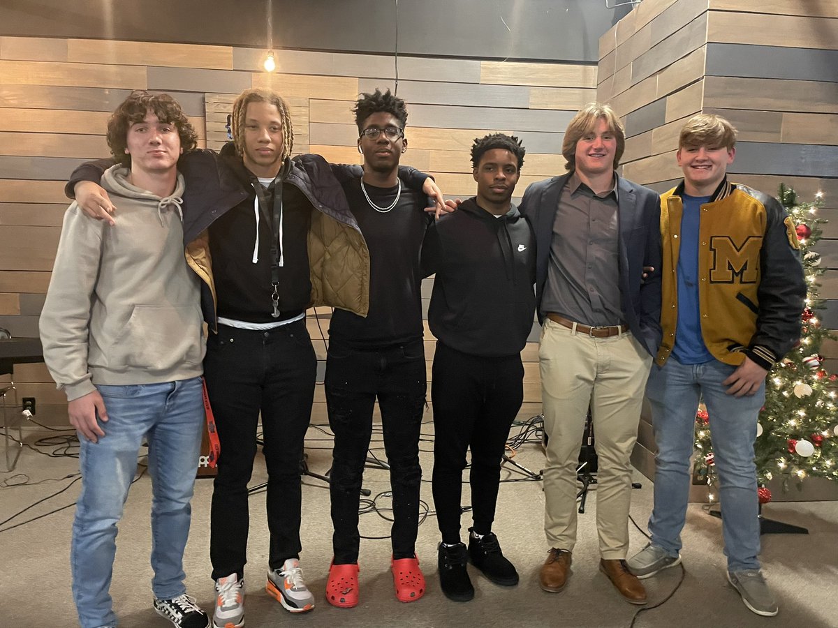 TravianMack's tweet photo. Great senior season @jtmuneyy1 outstanding foreal..great 2023 szn for us trojans!!good work all around and  love🖤..till next year 2024szn loading.. https://t.co/RsBzr4lVub