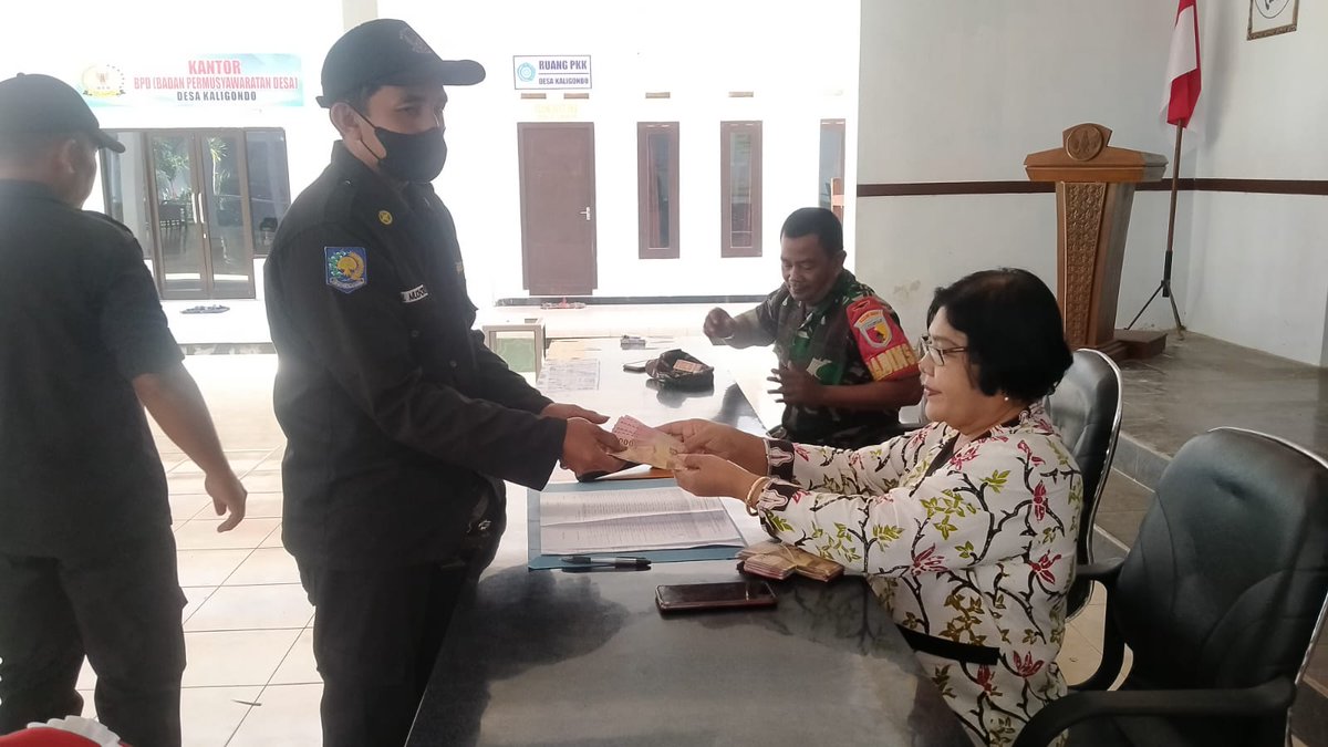 DesaKaligondo's tweet photo. Senin, 19 Desember 2022
Kegiatan Pembinaan Linmas dan Pembagian  Insentif bertempat di Aula Desa Kaligondo Kecamatan Genteng Kabupaten Banyuwangi https://t.co/sw0UkmYDHm