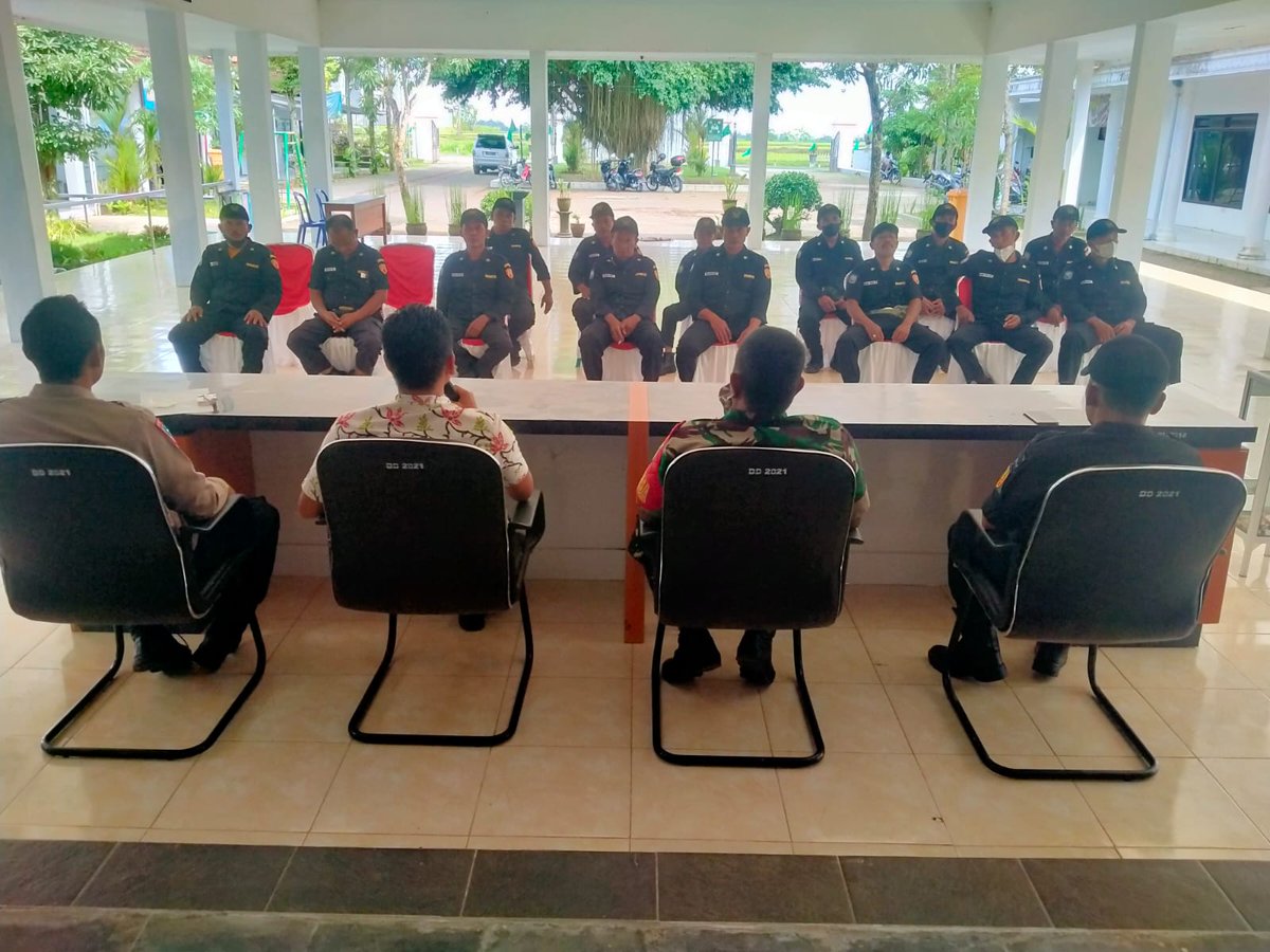 DesaKaligondo's tweet photo. Senin, 19 Desember 2022
Kegiatan Pembinaan Linmas dan Pembagian  Insentif bertempat di Aula Desa Kaligondo Kecamatan Genteng Kabupaten Banyuwangi https://t.co/sw0UkmYDHm