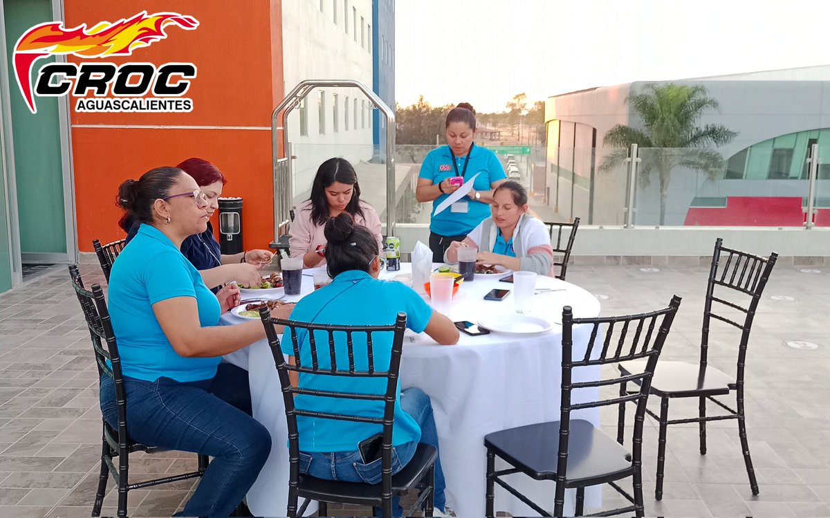Seccion67CROC's tweet photo. #CROCAguascalientes;
Se armó la carnita asada😁
Está tarde nos encontramos con nuestros compañeros Croquistas del #HotelHamptonInn realizando un convivio por fin de año, los cuáles estuvieron muy contentos y agradecidos. @IsaiasSiCumple 
@chitocroc https://t.co/EulBOFNp23