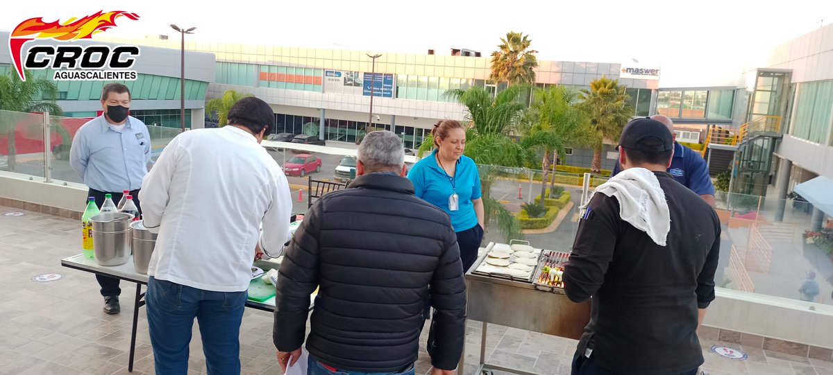 Seccion67CROC's tweet photo. #CROCAguascalientes;
Se armó la carnita asada😁
Está tarde nos encontramos con nuestros compañeros Croquistas del #HotelHamptonInn realizando un convivio por fin de año, los cuáles estuvieron muy contentos y agradecidos. @IsaiasSiCumple 
@chitocroc https://t.co/EulBOFNp23