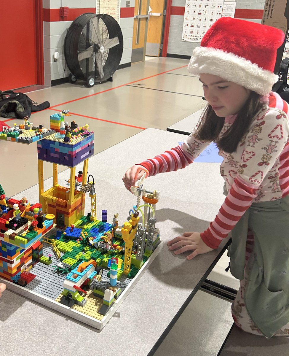 ASCounselor's tweet photo. Lego league!!  
Nice work, Shepard Stars!
@NorthScottASES https://t.co/YgSG7EOBzY