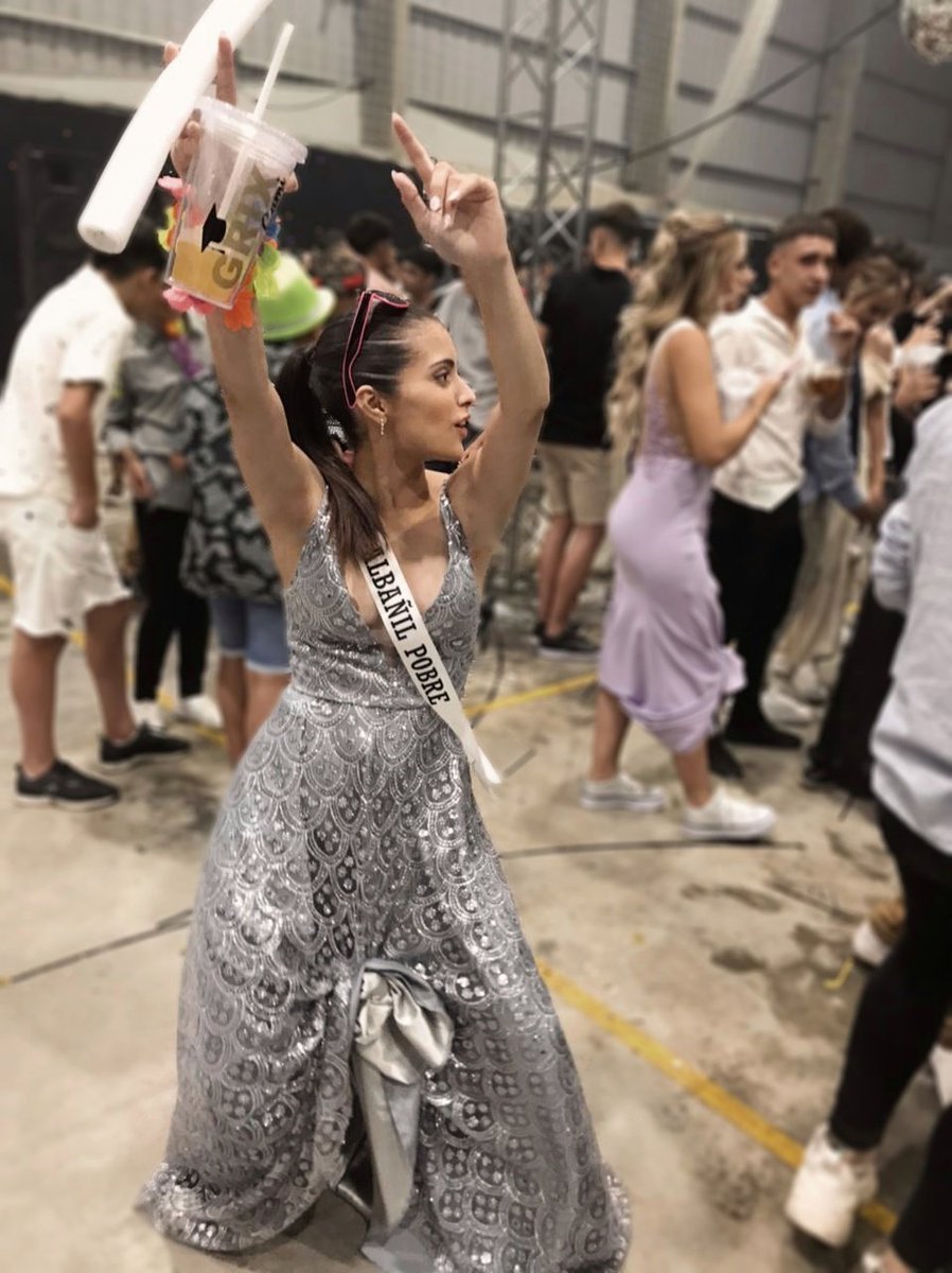camiba24's tweet photo. felizmente graduada 🎓🥂 https://t.co/In7IMUbzFA