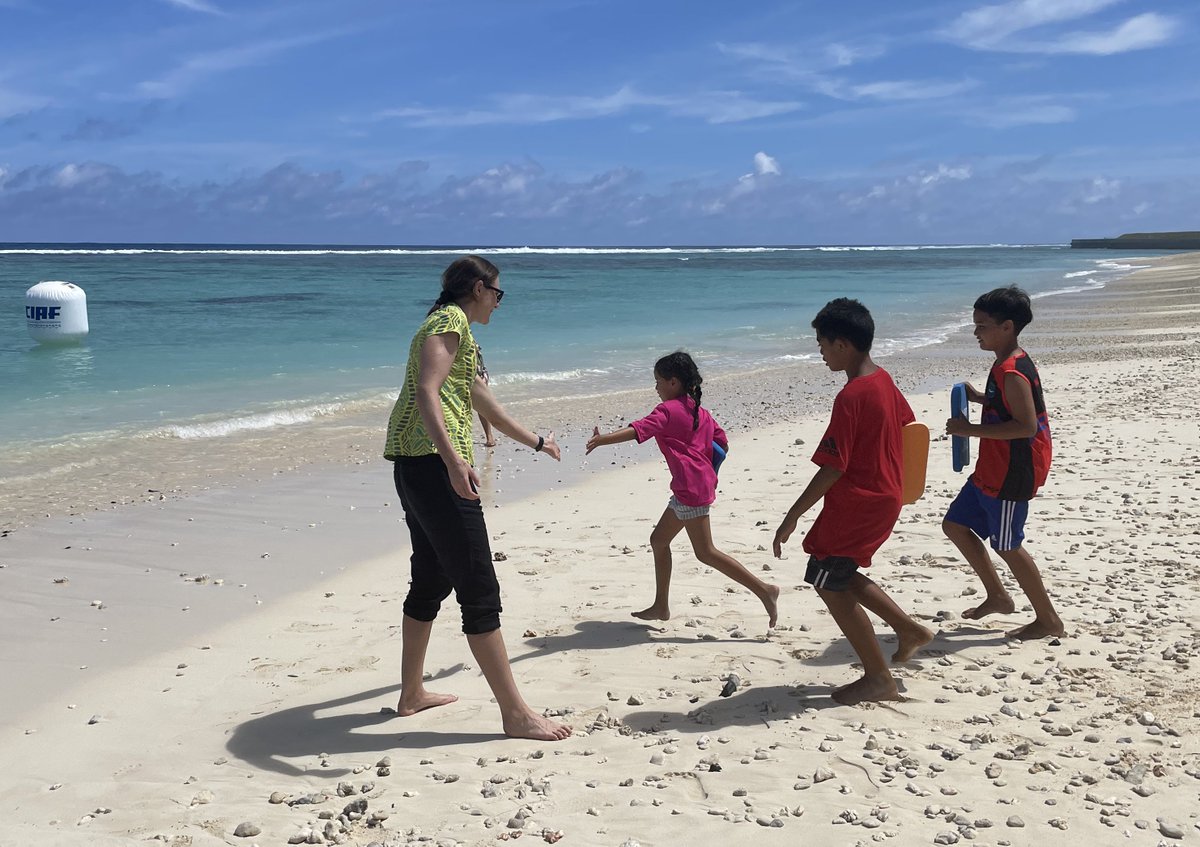 Australia’s Ian Thorpe, Cate Campbell and Matthew Dunn with @fina_president received a warm Kia Orana in Cook Islands recently. They chatted with ‘Swim for All’ school program participants about training hard and aiming for the 2032 Brisbane Olympics.