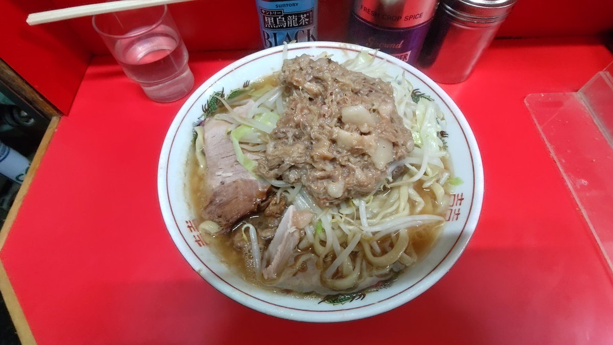 Boss222C's tweet photo. 昨日の夜🍜

小ヤサイ少なめアブラカラメ＠松戸

直系でも特殊な旨さのこちらへ。
相変わらずスパルタンな旨味塩味、ブタの歯応えも固すぎないしっかりした食べ応え。トータルで完璧な旨さ。

ごちそうさまでした☆

#ラーメン二郎松戸駅前店Ⅲ https://t.co/27kmK3PJlh