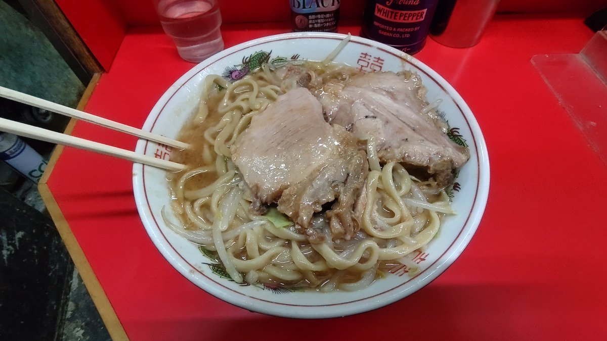 Boss222C's tweet photo. 昨日の夜🍜

小ヤサイ少なめアブラカラメ＠松戸

直系でも特殊な旨さのこちらへ。
相変わらずスパルタンな旨味塩味、ブタの歯応えも固すぎないしっかりした食べ応え。トータルで完璧な旨さ。

ごちそうさまでした☆

#ラーメン二郎松戸駅前店Ⅲ https://t.co/27kmK3PJlh