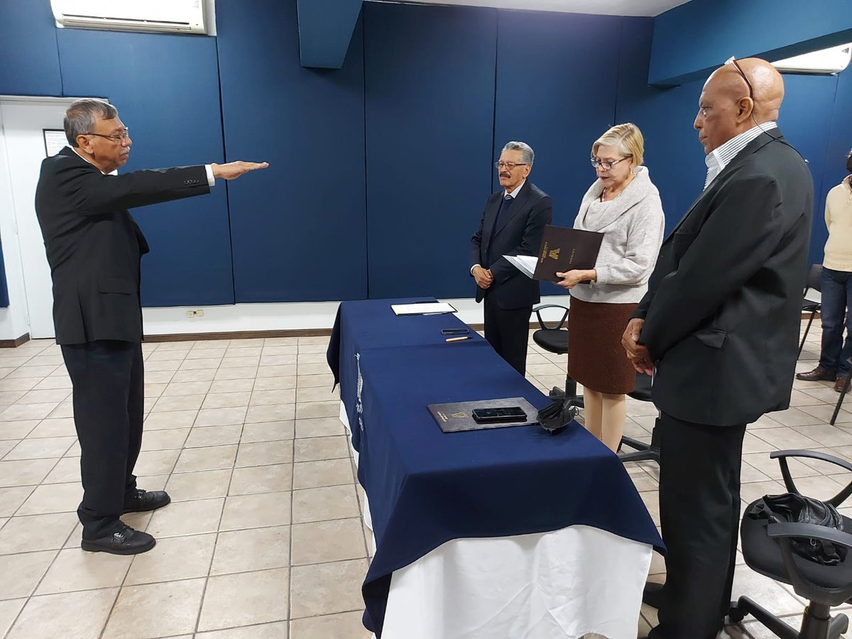 uemilianozapata's tweet photo. 🙌🎓 Una calurosa felicitación al Mtro. Santos Vázquez Ramírez Docente UNEZ, por haber obtenido su Doctorado en Innovación Educativa y Gestión. ¡Enhorabuena Dr., todo el éxito y muchas gracias por ser parte de la gran comunidad #UNEZ! #OrgulloUNEZ https://t.co/ZVlLgQRFns