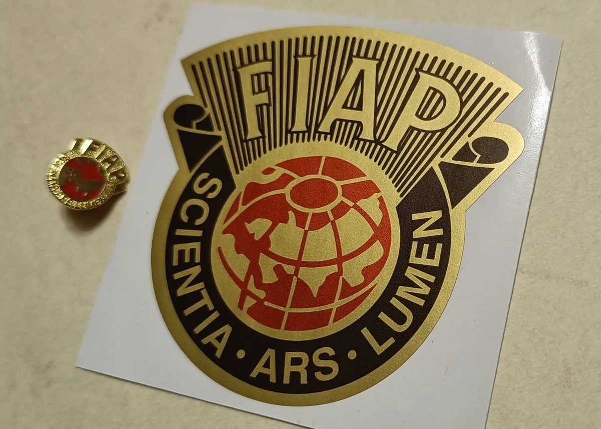 Posti toi jouluksi mukavan "yllätyksen". Kansainvälinen valokuvausjärjestö #FIAP myönsi minulle arvonimen #EFIAP. Arvonimen taustalla on kansainvälisissä näyttelyissä
108 eri kuvaa 
296 hyväksyntää
9 palkintoa
23 eri maata
35 eri näyttelyä
Lämmin kiitos kaikille tuesta.