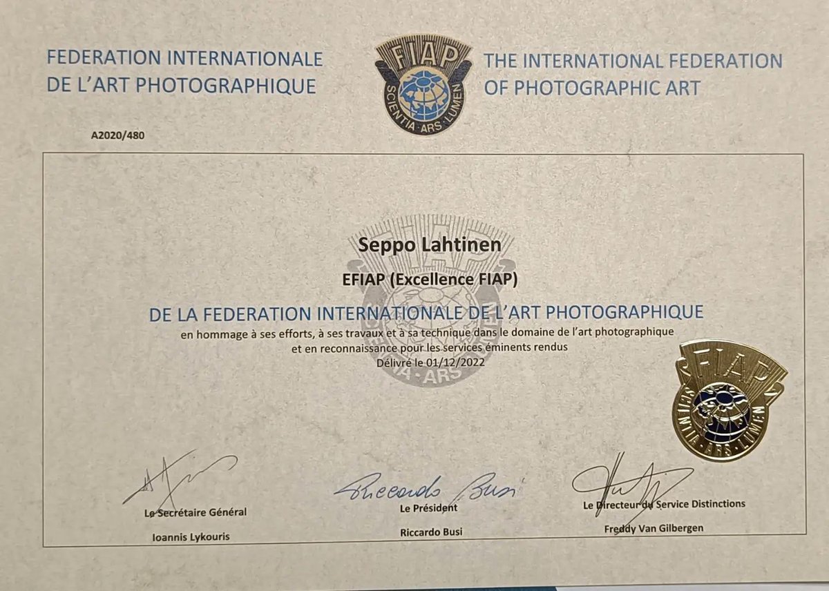 SeppoTapio's tweet photo. Posti toi jouluksi mukavan "yllätyksen". Kansainvälinen valokuvausjärjestö #FIAP myönsi minulle arvonimen #EFIAP. Arvonimen taustalla on kansainvälisissä näyttelyissä
108 eri kuvaa 
296 hyväksyntää
9 palkintoa
23 eri maata
35 eri näyttelyä
Lämmin kiitos kaikille tuesta. https://t.co/BYKXujA75P
