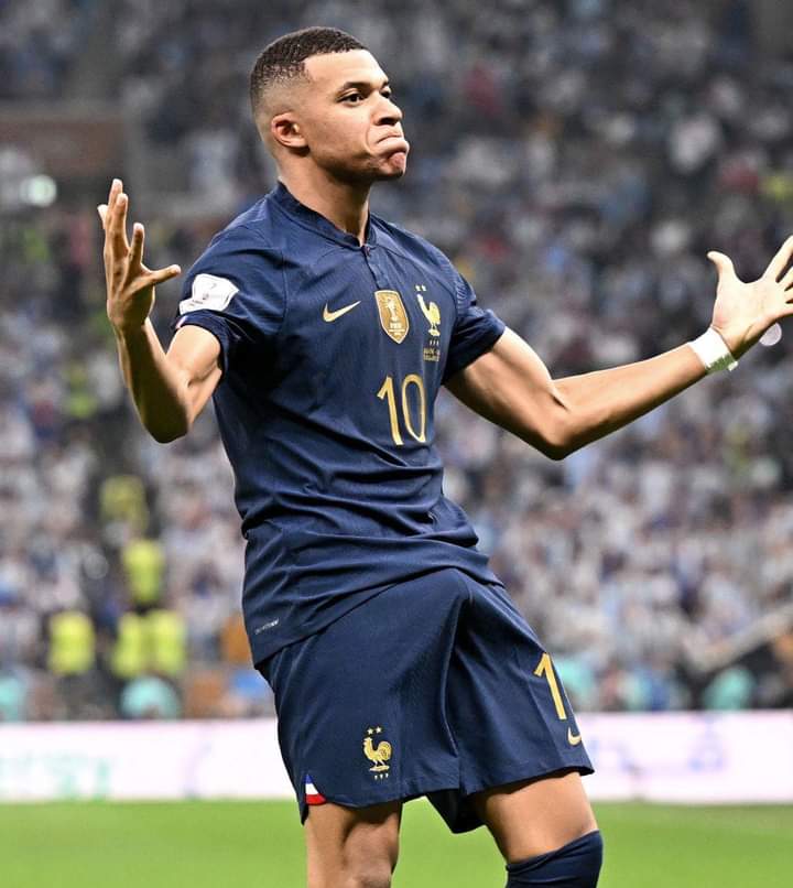 R_Akhenaton's tweet photo. @lyd_Mess Tu n'as pas suivi le match. Regarde bien Kylian, regarde attentivement tu devrais avoir une montée d'adrénaline. https://t.co/NEfr08vhAf